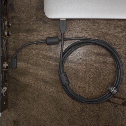 Кабель цифровой UDG Ultimate Audio Cable USB 2.0 A-B Black Angled 1m
