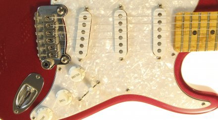 Электрогитара G&amp;L LEGACY (Candy Apple Red, maple, 3-ply Pearl) - Фото №112880
